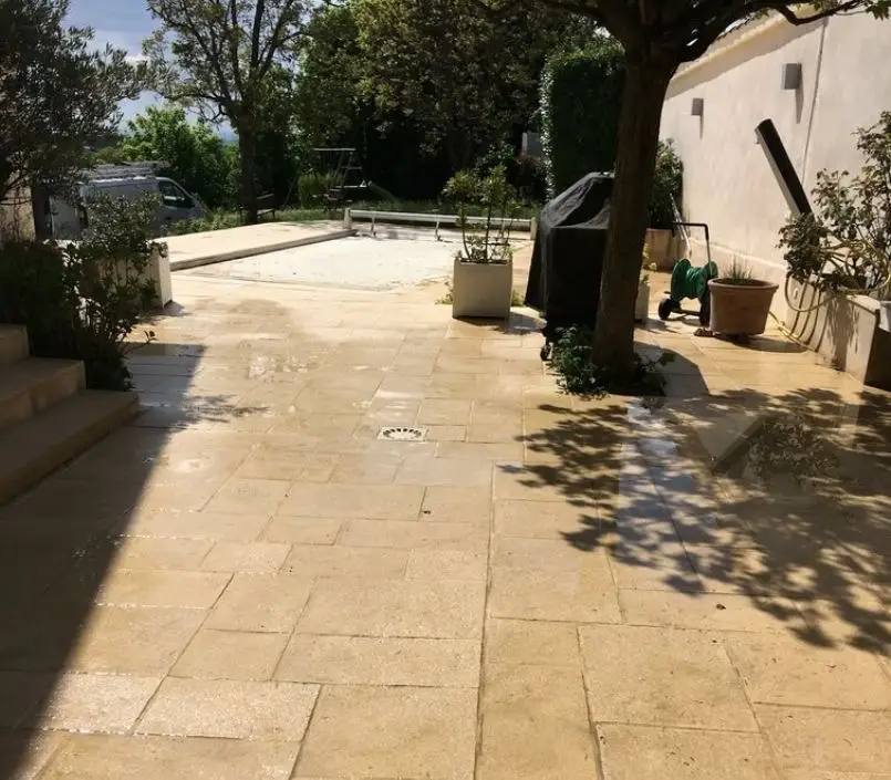 Après : dalles de terrasse nettoyées